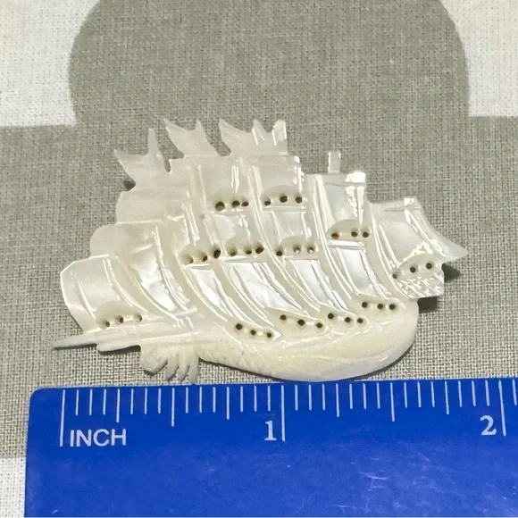 Intricately Carved Mother of Pearl Tall Ship Brooch - Picture 2 of 4
